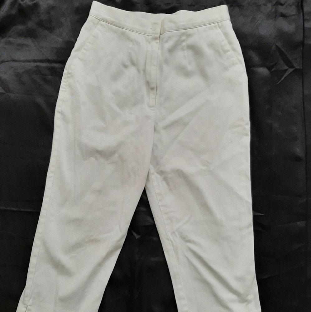 Urban Collection White Capris